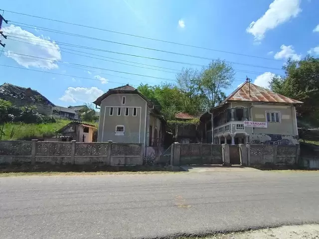 Casa independenta de vanzare  Valcea