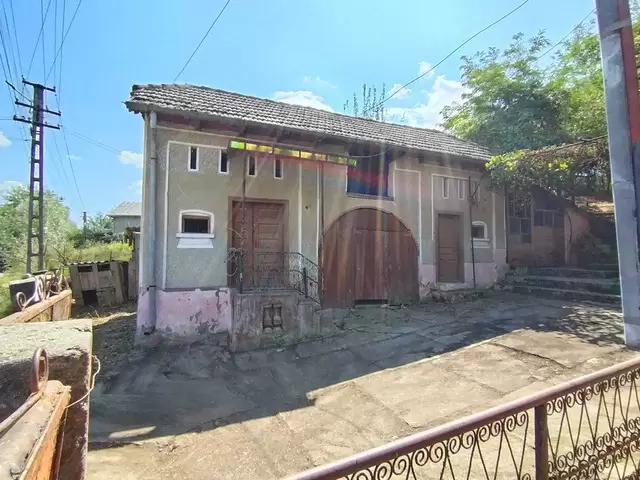 Casa independenta de vanzare  Valcea