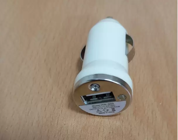 Vand 2 Incarcatoare auto cu 1 sau 2 porturi USB