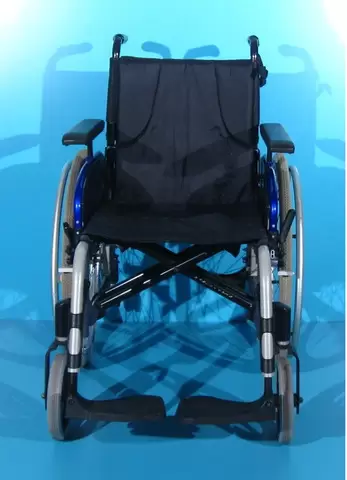 Scaun cu rotile din aluminiu Invacare sezut 43 cm