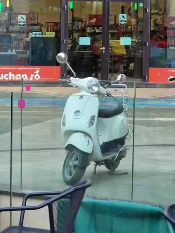 Vespa LX 50 4T 2009 ALB perlat