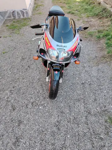 SUZUKI GSXR 600 SRAD ! variante MOTO / AUTO