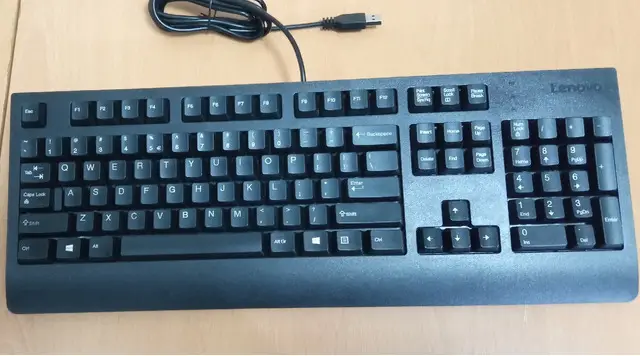 Vand Tastatura LENOVO,Noua