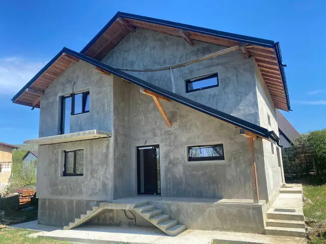 Vila in Bucium Barnova cu 850 m² teren la asfalt.