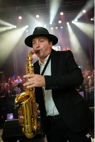 Saxofonist nunti, botezuri, cafenele, restaurante.