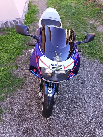SUZUKI GSXR 600 ! ca NOU