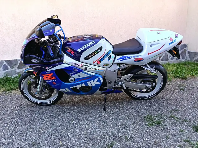 SUZUKI GSXR 600 ! ca NOU