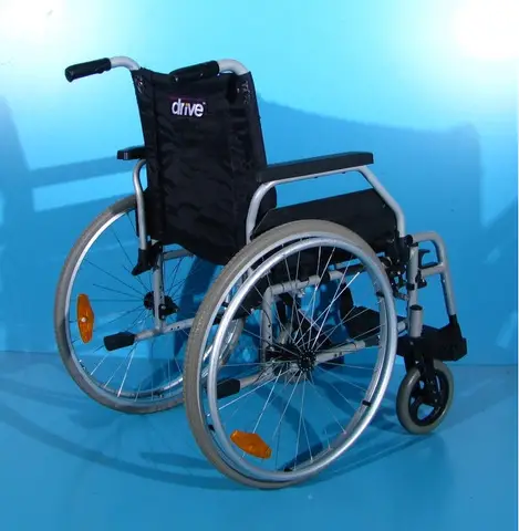 Scaun cu rotile din aluminiu Drive latime sezut 45 cm