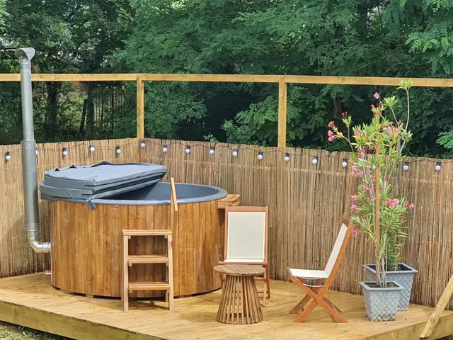 Ciubar din fibra de sticla 4-6 persoane | Jacuzzi | Hidromasaj
