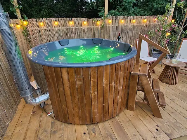 Ciubar din fibra de sticla 4-6 persoane | Jacuzzi | Hidromasaj