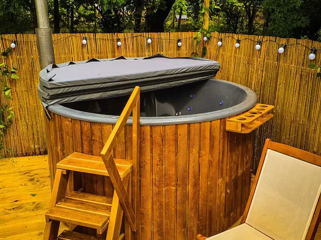 Ciubar din fibra de sticla 4-6 persoane | Jacuzzi | Hidromasaj
