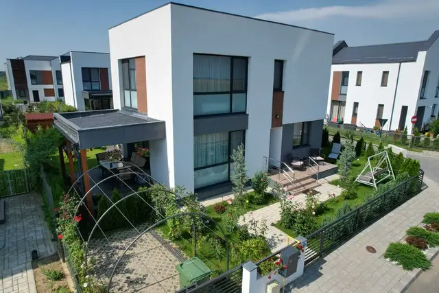 Casa 15 km de Bucuresti