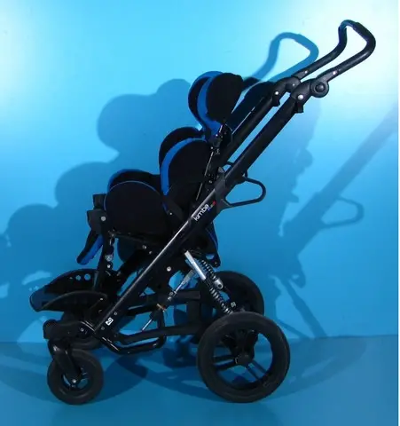 Carucior pentru copii cu dizabilitati
