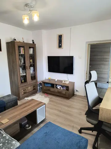 Casa si curte de vanzare, beci, 2 terase, 2 fantani