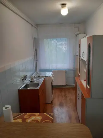 Inchiriez garsoniera in Brasov