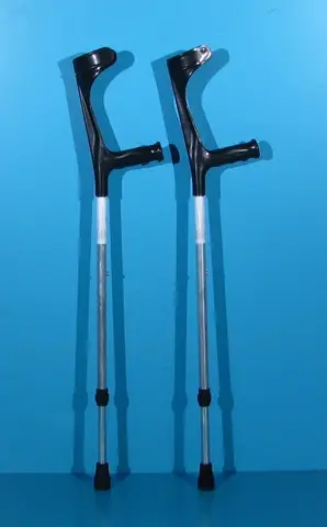 Carje cu sprijin pe antebrat aluminiu