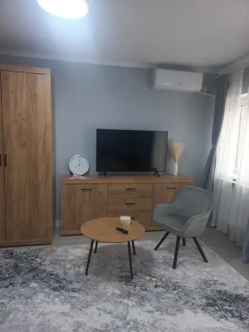 Proprietar, inchiriez garsoniera in vila