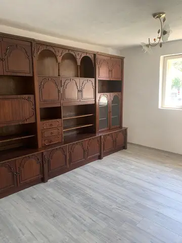Inchiriez casa in Deta, recent renovata