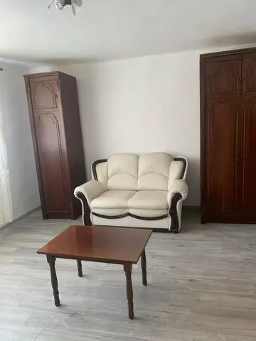 Inchiriez casa in Deta, recent renovata