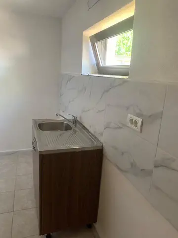 Inchiriez casa in Deta, recent renovata