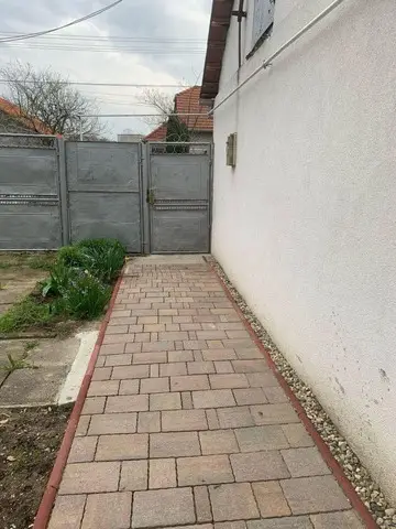 Inchiriez casa in Deta, recent renovata