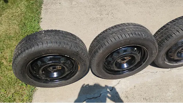 Vand 5 anvelope cu jante.