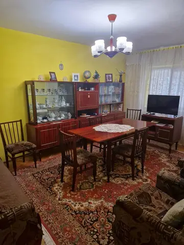 Vand apartament in 1 Mai