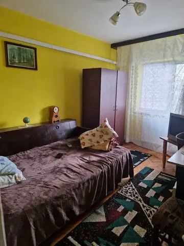 Vand apartament in 1 Mai