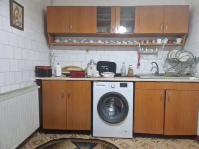 Vand apartament in 1 Mai