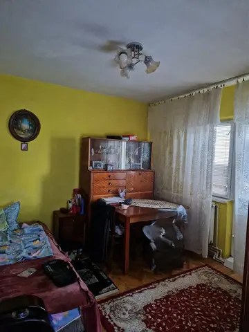 Vand apartament in 1 Mai