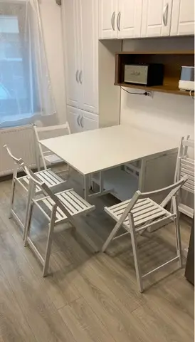 Set masa extensibila + scaune pliante lemn