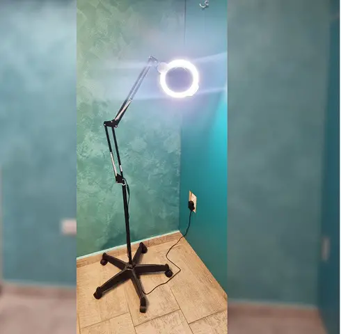 Lampa LED cu Lupa Profesionala, Brat Stabil, Rezistent