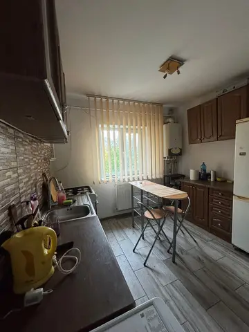 Vanzare apartament 80 mp