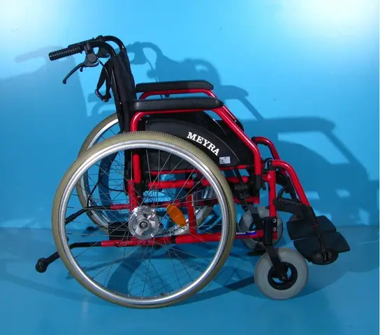 Scaun cu rotile din aluminiu Meyra   latime sezut 46 cm