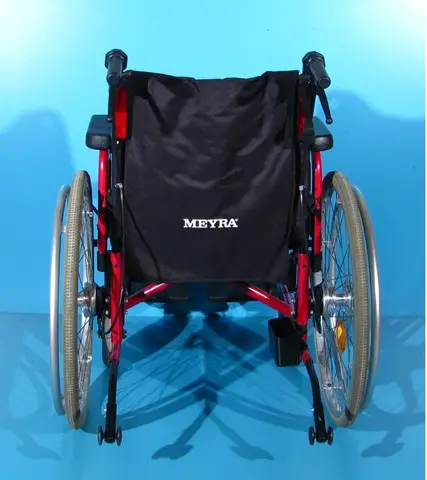 Scaun cu rotile din aluminiu Meyra   latime sezut 46 cm