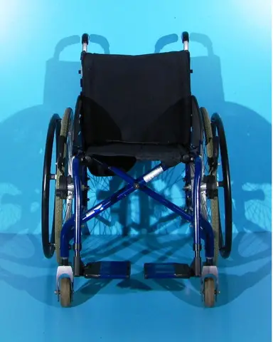 Scaun cu rotile din aluminiu activ  Sopur