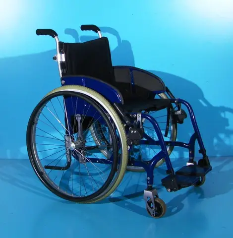 Scaun cu rotile din aluminiu activ  Sopur