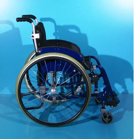 Scaun cu rotile din aluminiu activ  Sopur