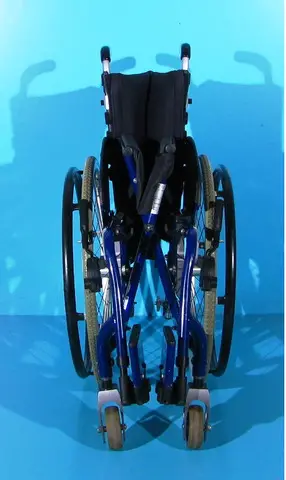 Scaun cu rotile din aluminiu activ  Sopur