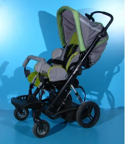 Carucior pentru copii cu dizabilitati