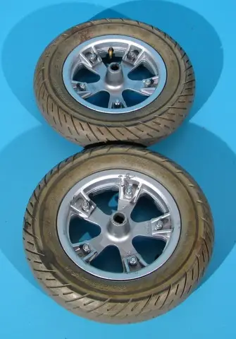 Roata originala cu cauciuc si camera  3.00-8