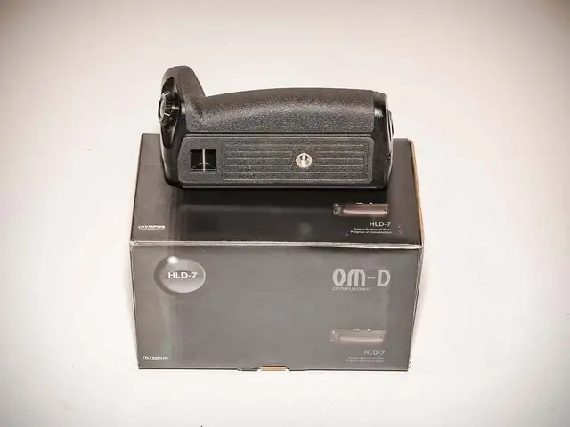 Grip Olympus HLD-7 pentru OM-D E-M1