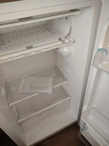 Frigider 90 L cu congelator mic