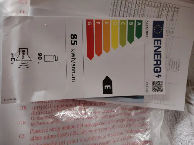 Frigider 90 L cu congelator mic