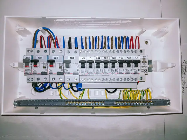 Electrician cu experienta execut lucrari electrice