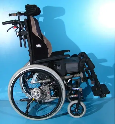 Scaun cu rotile  Netti   latime sezut 43 cm