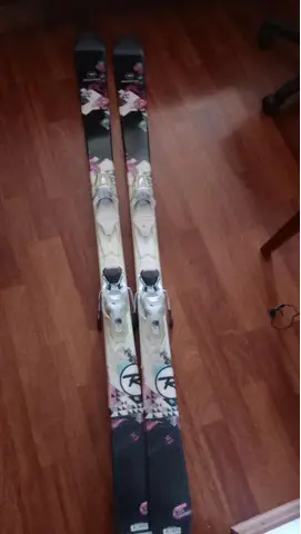 Ski-uri si clapari dama