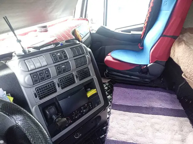 Ansamblu Iveco Stralis + Semiremorca