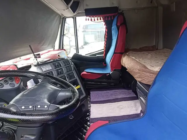 Ansamblu Iveco Stralis + Semiremorca