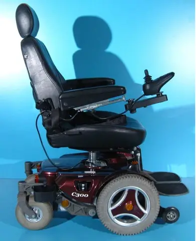 Scaun cu rotile nepliabil pentru adulti